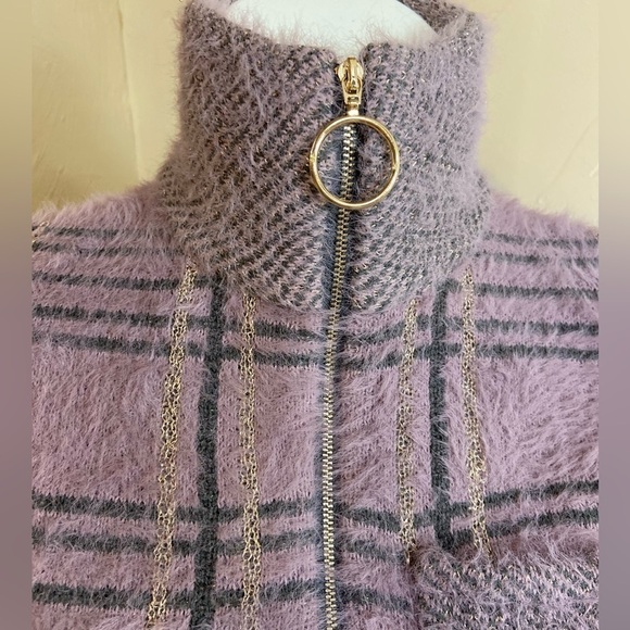 Soft Light Purple Sweater~Gold Front Metal Zipper~Front Pocket~Size Medium - Picture 2 of 7